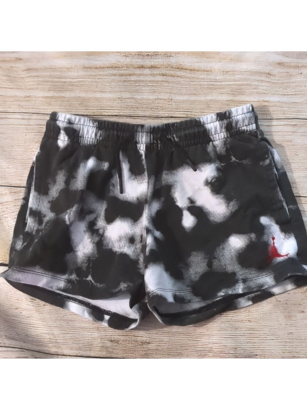 Jordan black white kids shorts size large (12-13)